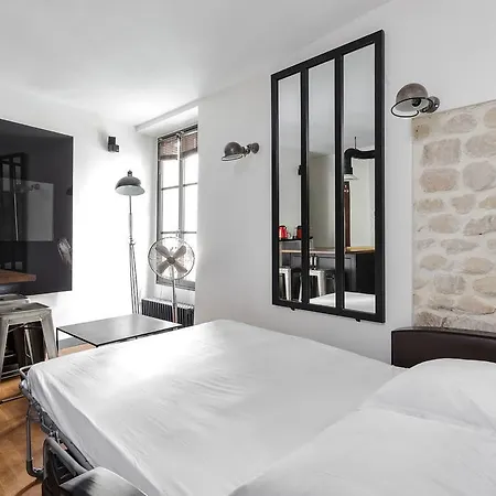 Sweet Flats In Montmartre Paříž